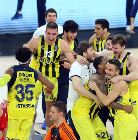 Y­u­n­a­n­ ­b­a­s­ı­n­ı­n­d­a­ ­F­e­n­e­r­b­a­h­ç­e­ ­z­a­f­e­r­i­